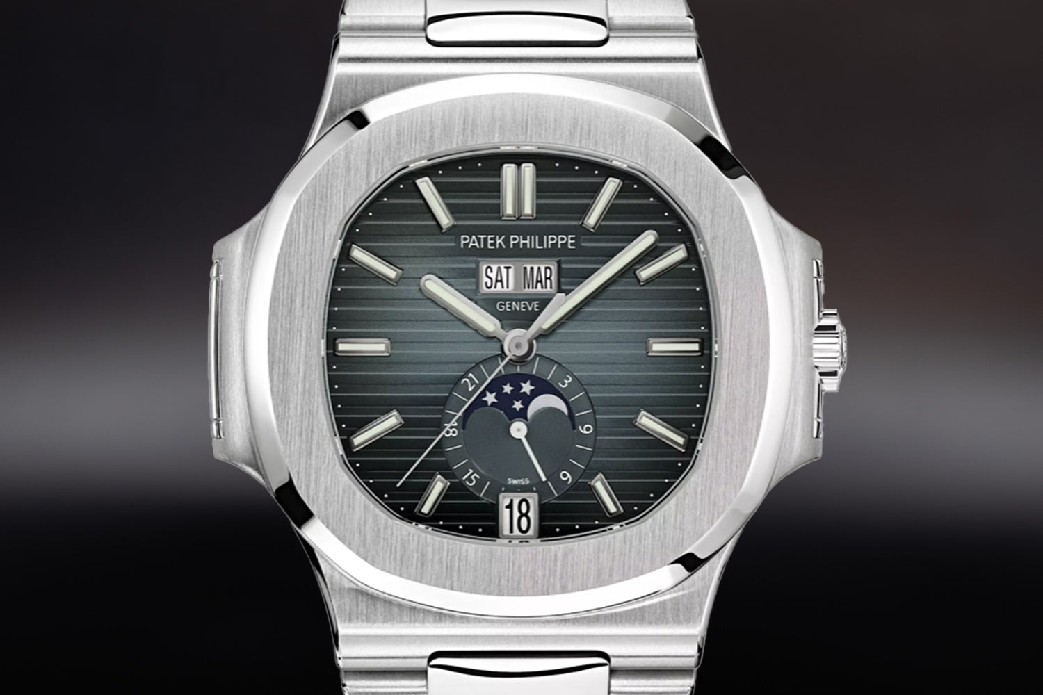 Patek Philippe Nautilus stainless steel Blue-Gray Dial Annual Calendar 5726/1A-014