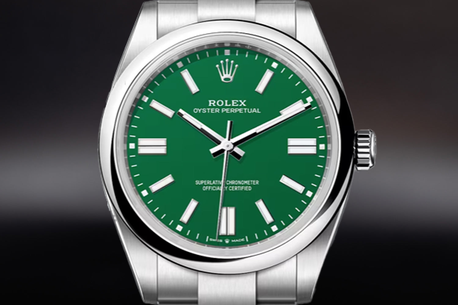 Rolex Oyster Perpetual 41 stainless steel with smooth bezel Green Dial 124300
