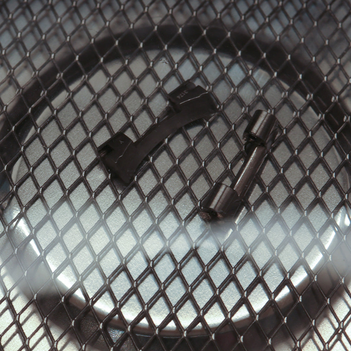 ultrasonic jewelry cleaner removing dirt and grime from watch links